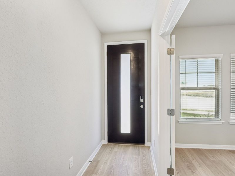 Spacious, unfurnished interior of a new home in Arcadia Ridge - Premier Series, San Antonio (Image 12).