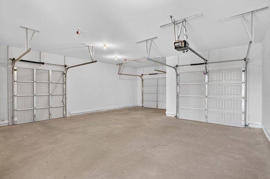 Spacious, unfurnished interior of a new home in The Fairways at Mirror Lake, Villa Rica (Image 22).