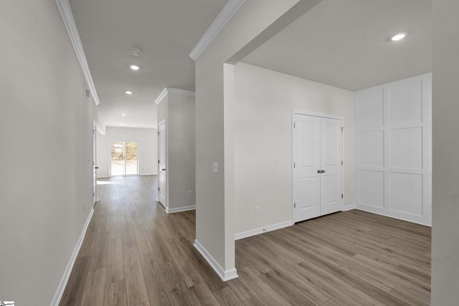 Spacious, unfurnished interior of a new home in Lynbrook, Boiling Springs (Image 15).