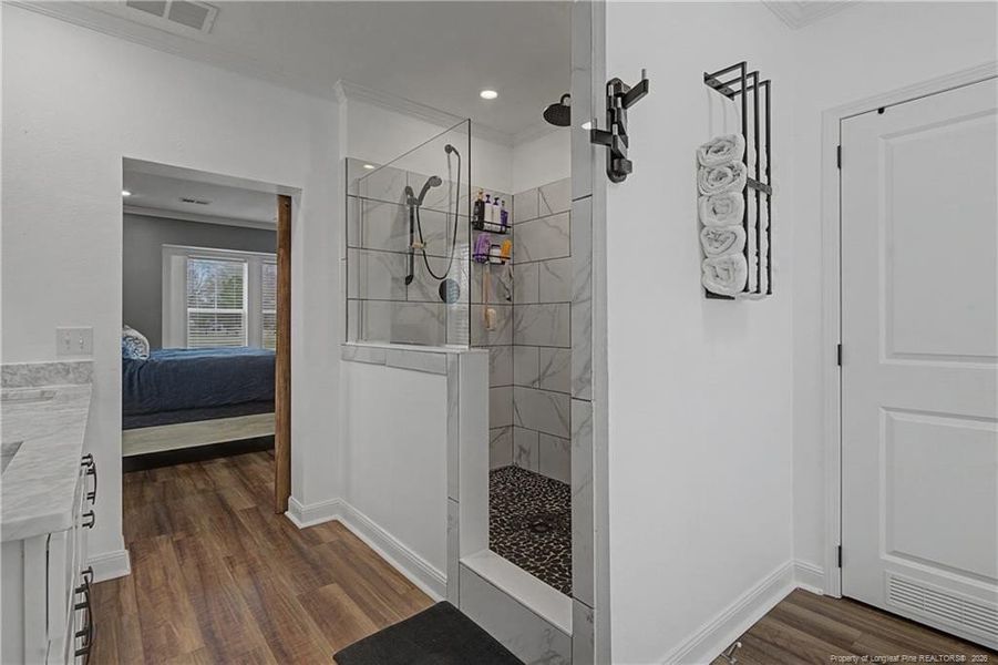 5 piece master bath, dual showerheads