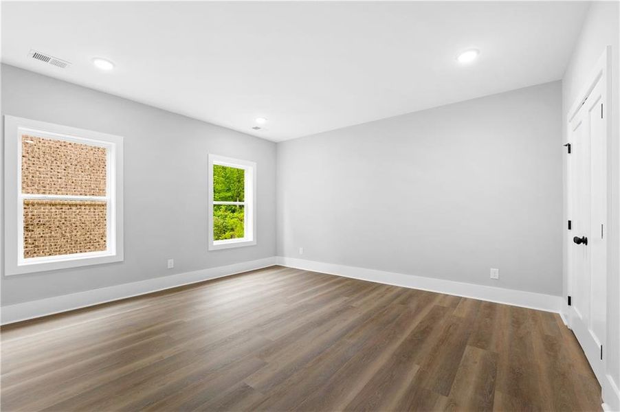 Spacious, unfurnished interior of a new home in , Brookhaven (Image 22).