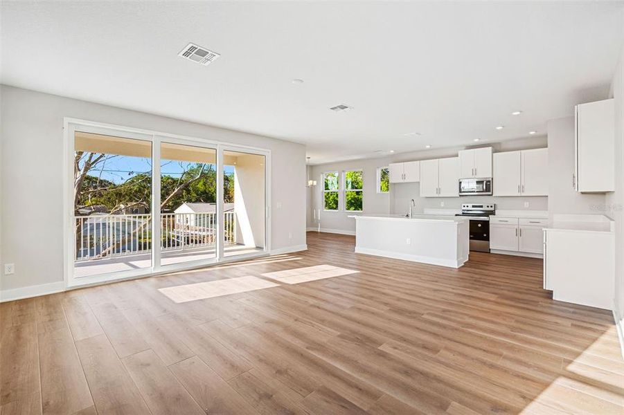 Spacious, unfurnished interior of a new home in , St. Petersburg (Image 36).