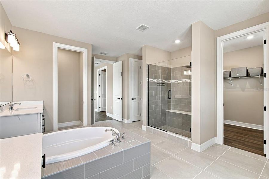 Furnished interior view inside a new home in , Winter Garden (Image 33).