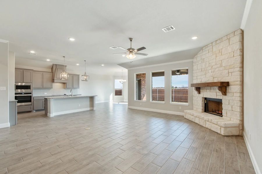 Image 176 representing the Concept 2373 by Landsea Homes in Coyote Crossing, Godley, TX. Image 176 representing the Concept 2373 by Landsea Homes in Coyote Crossing, Godley, TX.