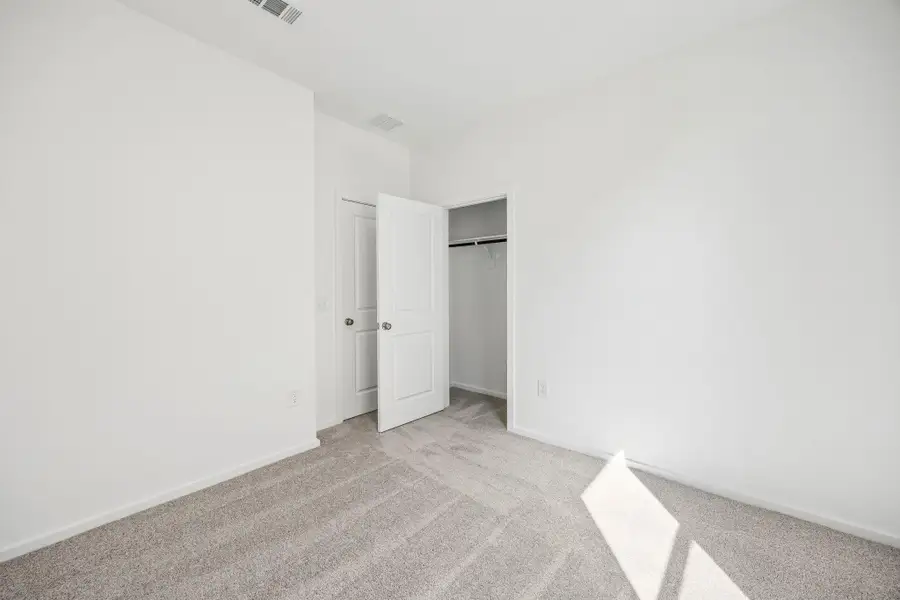 Spacious, unfurnished interior of a new home in Crosby Farms, Crosby (Image 16).