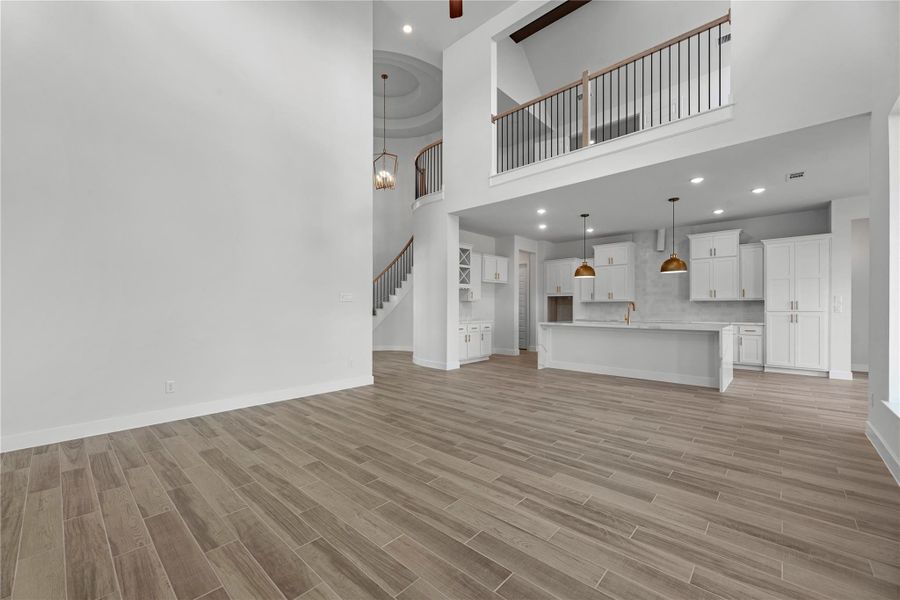 Spacious, unfurnished interior of a new home in Sienna, Missouri City (Image 22).