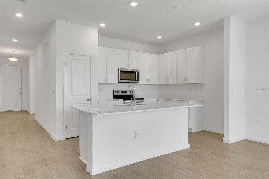 Furnished interior view inside a new home in Willowbrook North, Winter Haven (Image 6). Furnished interior view inside a new home in Willowbrook North, Winter Haven (Image 6).