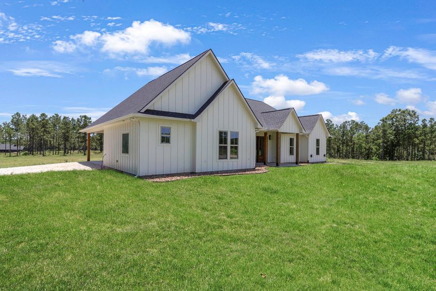 Exterior details and patio area of a home in , Livingston (Image 24).