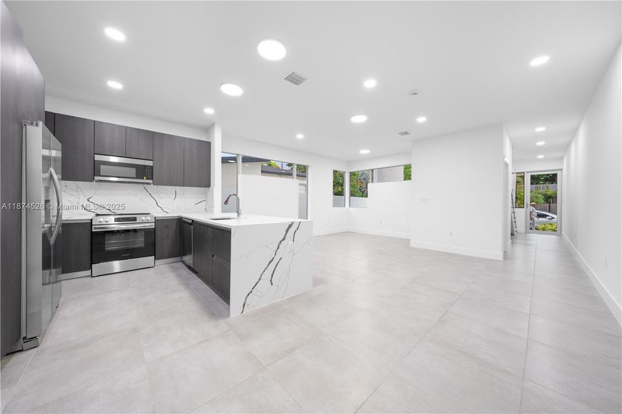 Spacious, unfurnished interior of a new home in , Miami (Image 52).