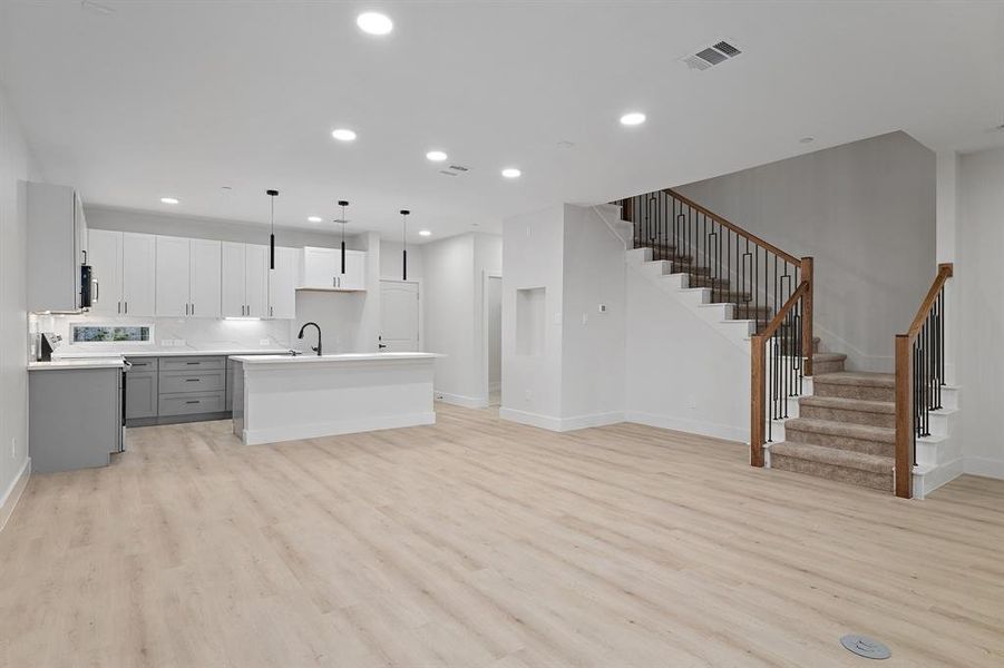 Spacious, unfurnished interior of a new home in , Rowlett (Image 23).