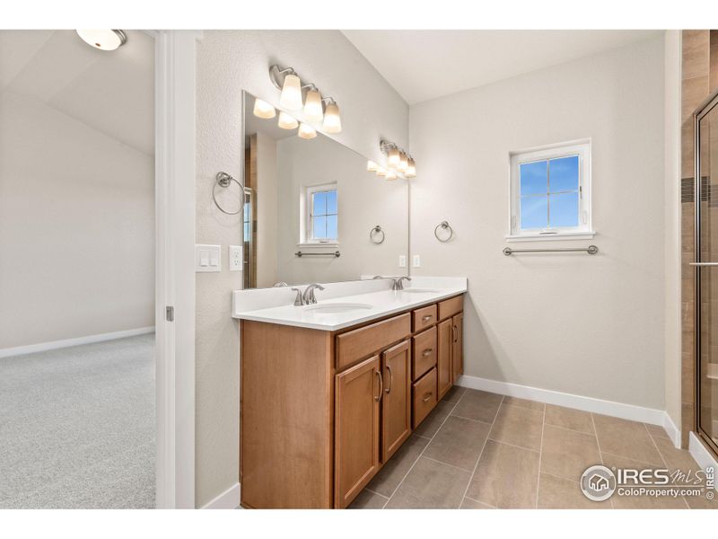 Primary bathroom w/ dual vanity