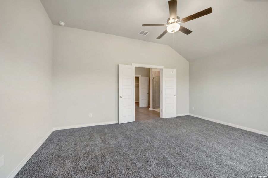 Spacious, unfurnished interior of a new home in Winding Brook, San Antonio (Image 33).