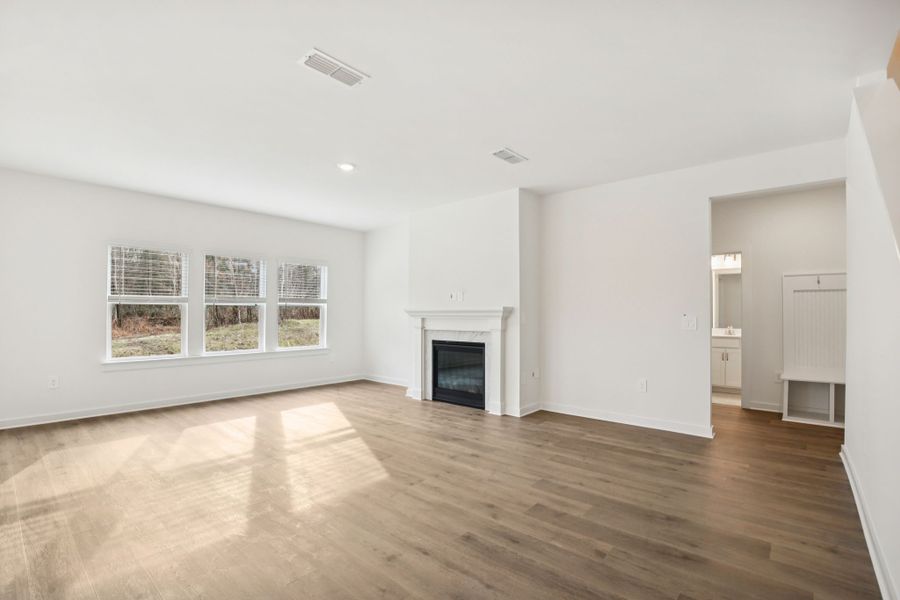 Spacious, unfurnished interior of a new home in Mission Hills, La Vergne (Image 11).