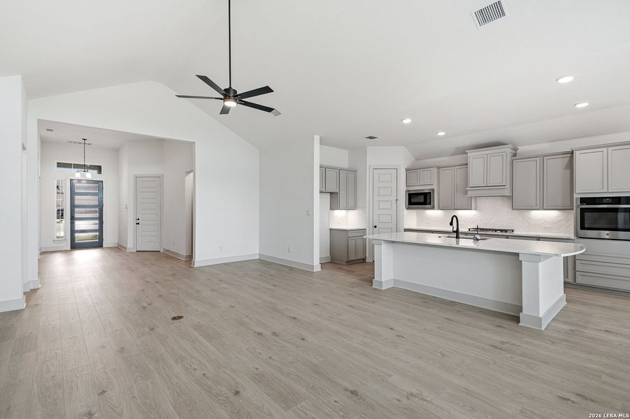 Spacious, unfurnished interior of a new home in Stillwater Ranch, San Antonio (Image 33).