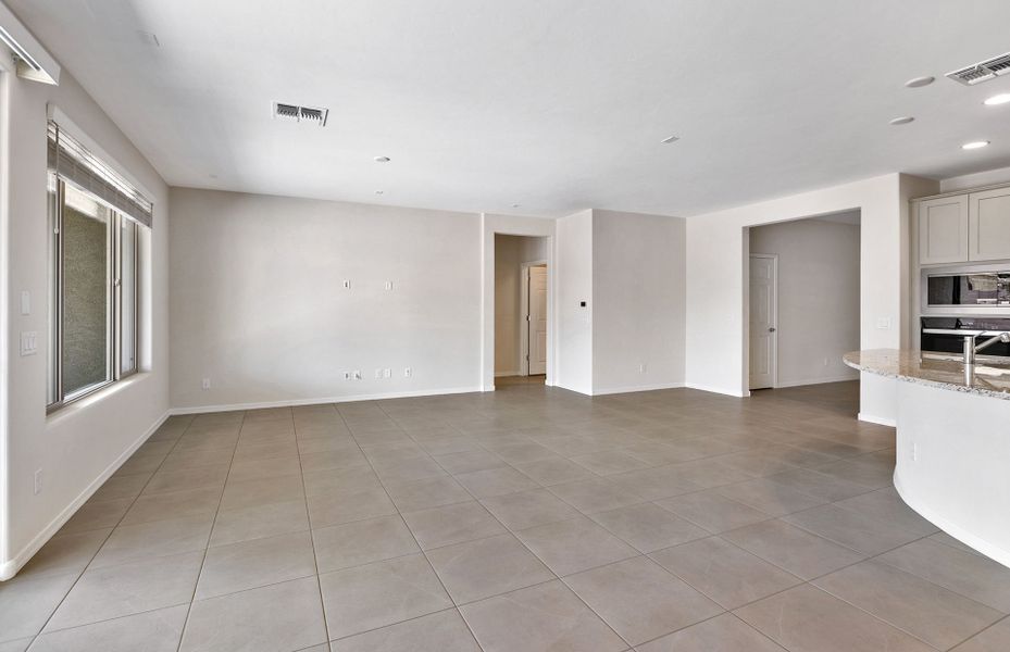 Spacious, unfurnished interior of a new home in Del Webb at Rocking K, Tucson (Image 20).