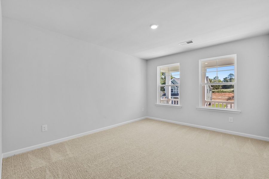 Spacious, unfurnished interior of a new home in Fieldstone, Lexington (Image 39).