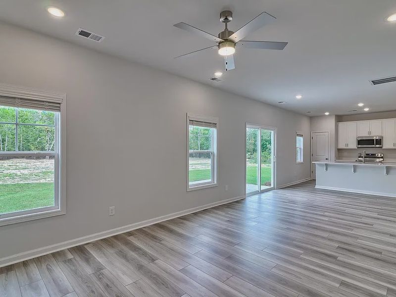 Spacious, unfurnished interior of a new home in Amber Hill, West Columbia (Image 11).