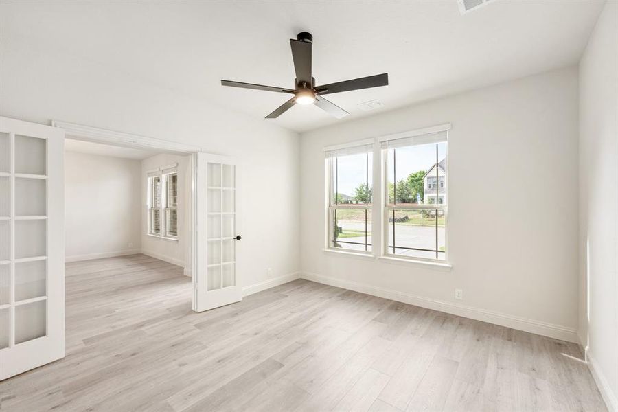 Spacious, unfurnished interior of a new home in Glenwood Meadows, Argyle (Image 24).