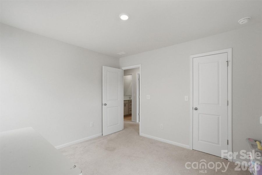 Spacious, unfurnished interior of a new home in Legacy Ridge, Catawba (Image 25).