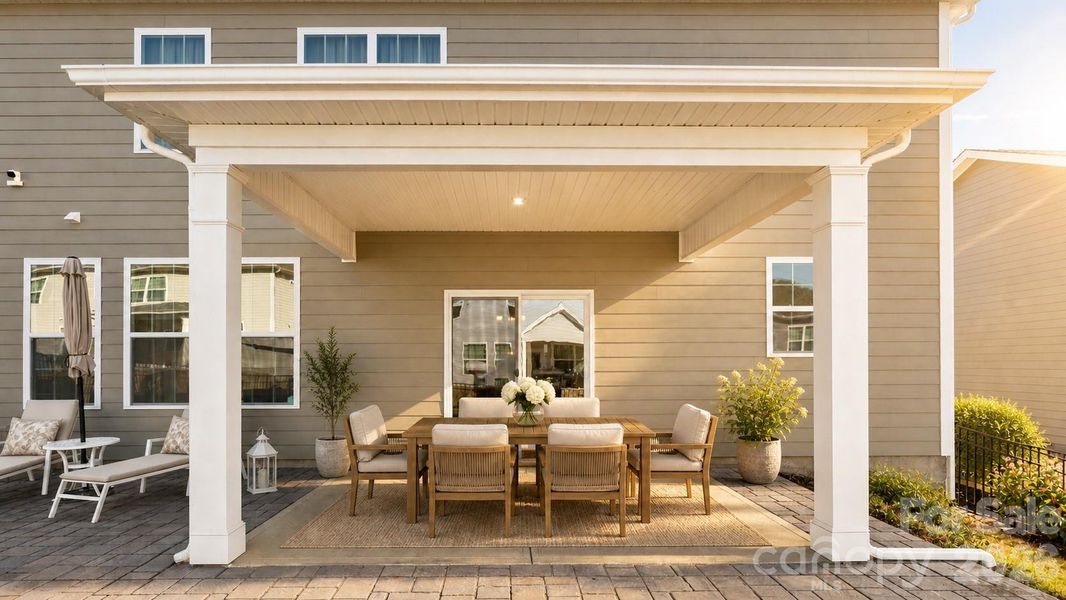 COVERED BACK PATIO