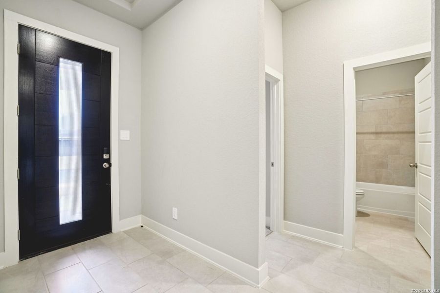 Spacious, unfurnished interior of a new home in Estancia Ranch - Classic Series, San Antonio (Image 29).