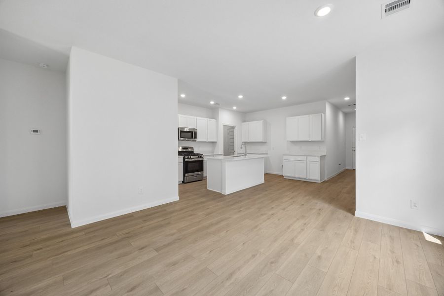Spacious, unfurnished interior of a new home in Magnolia Springs, Montgomery (Image 20). Spacious, unfurnished interior of a new home in Magnolia Springs, Montgomery (Image 20).