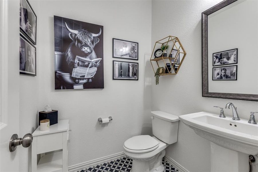 Furnished interior view inside a new home in Reunion 60s, Rhome (Image 18).