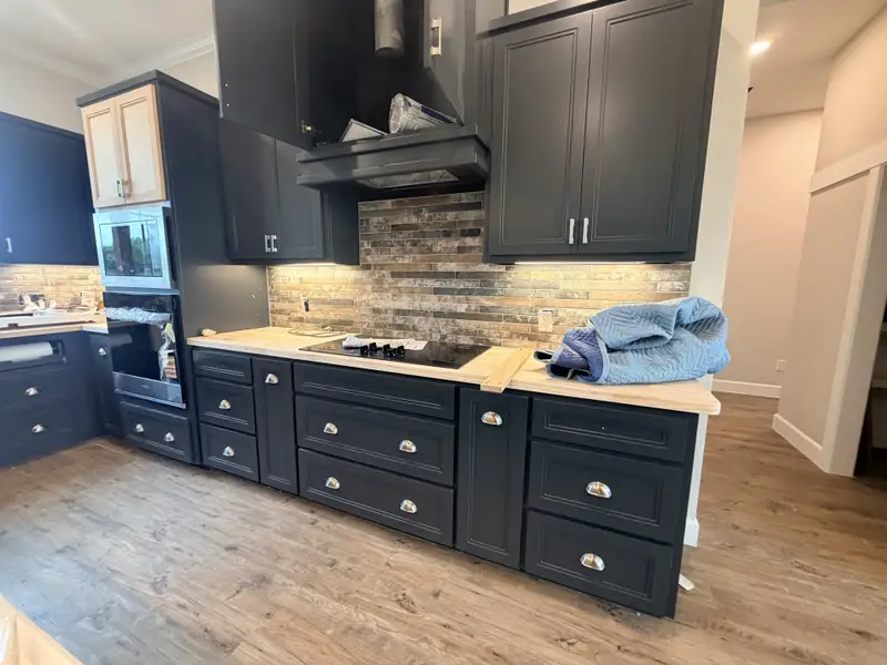 Furnished interior view inside a new home in Oak Water Ranch, Granbury (Image 10).