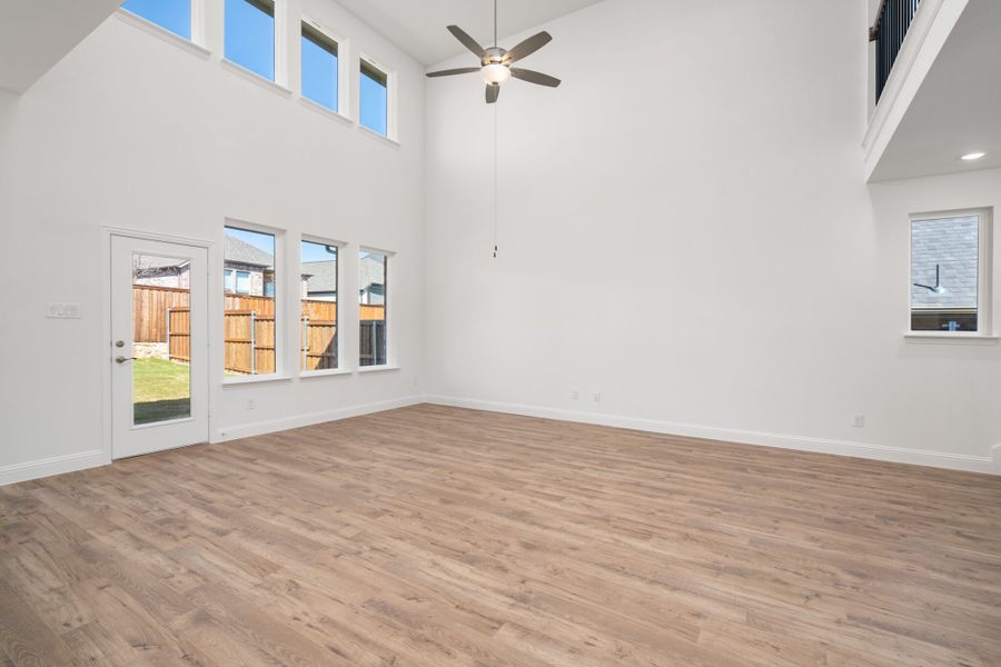 Spacious, unfurnished interior of a new home in Reunion, Rhome (Image 17).