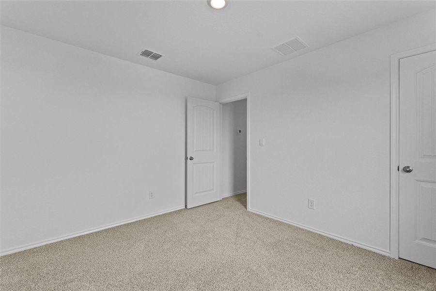 Spacious, unfurnished interior of a new home in Arroyo Ranch, Seguin (Image 14).