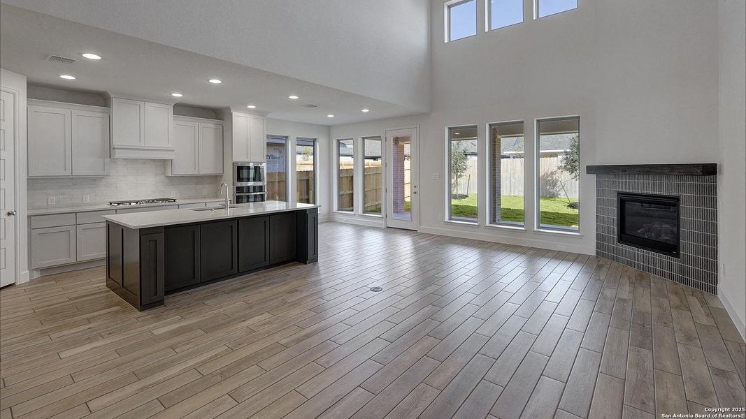 Spacious, unfurnished interior of a new home in Corley Farms 50', Boerne (Image 25).