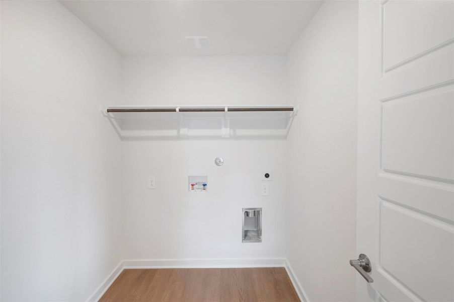 Spacious, unfurnished interior of a new home in Lone Star Landing, Montgomery (Image 15).