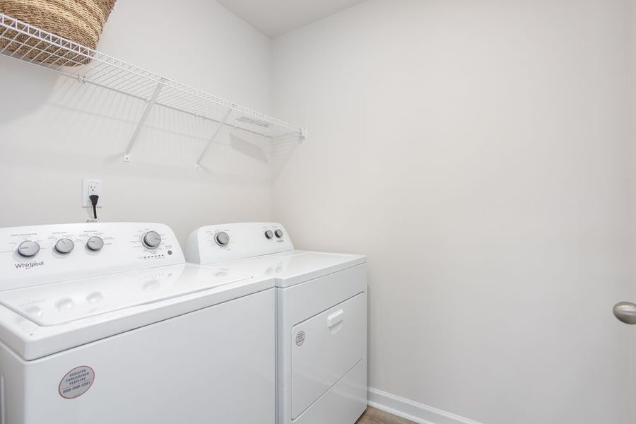 Representative interior finishes for a home built from the Cali by D.R. Horton in Havencrest, Greensboro (Image 20).