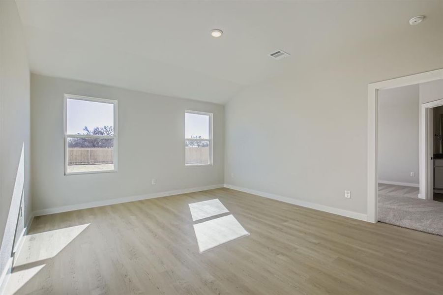 Spacious, unfurnished interior of a new home in Middlefield Village, Dallas (Image 22).