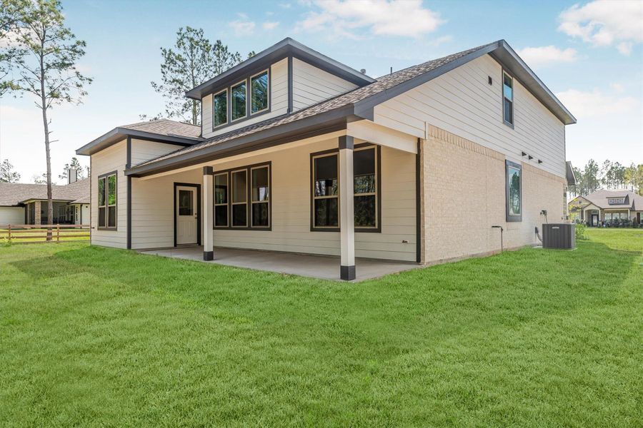 Exterior details and patio area of a home in Deer Pines, Conroe (Image 27).