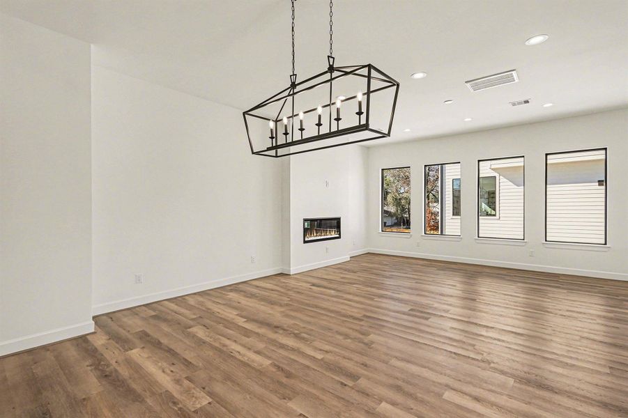 Spacious, unfurnished interior of a new home in , Houston (Image 14).