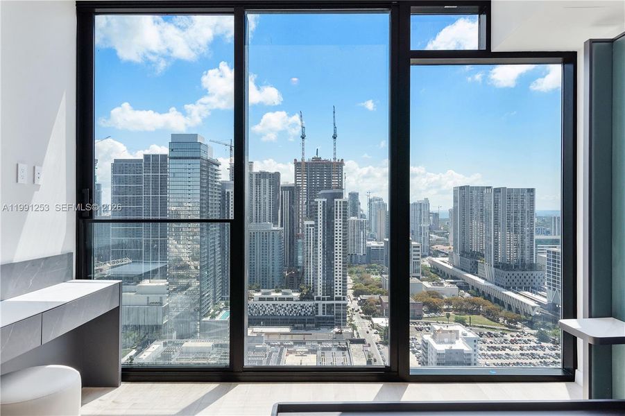 Condo located in Miami, FL showcasing its design and architecture (Image 5).