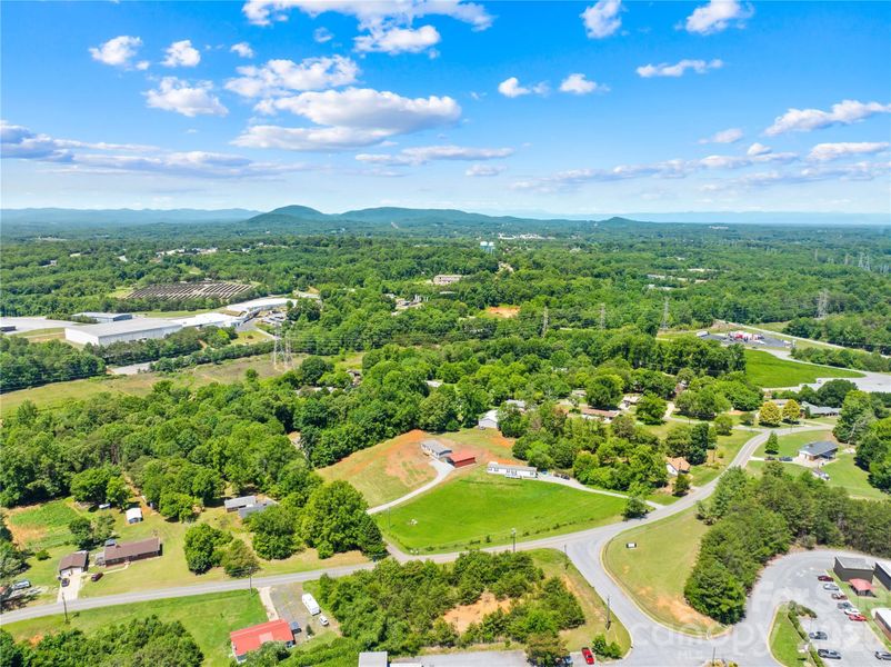 Natural landscape and outdoor views near in Hickory (Image 30). Natural landscape and outdoor views near in Hickory (Image 30).