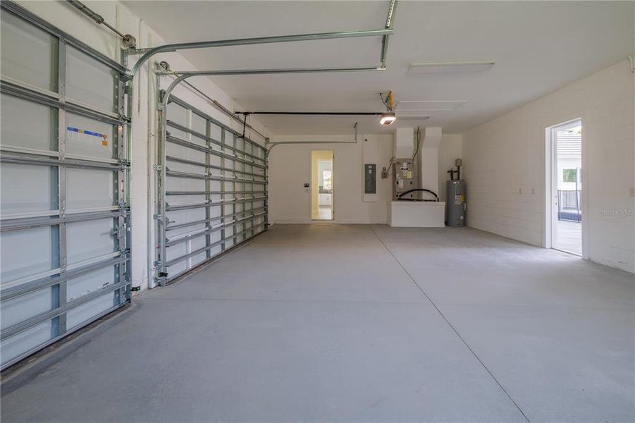 Spacious, unfurnished interior of a new home in Toscana, Palm Coast (Image 33).