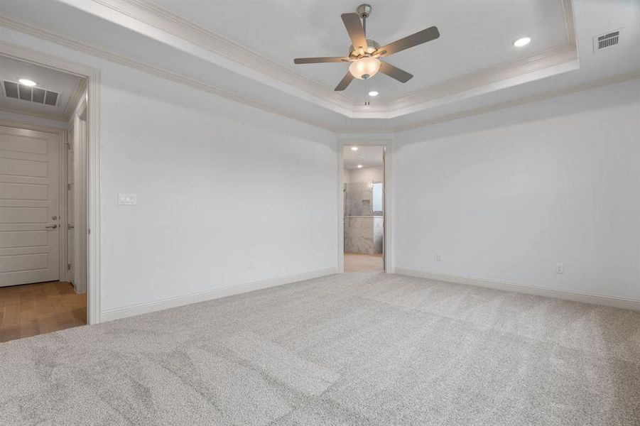 Spacious, unfurnished interior of a new home in , Paradise (Image 13).