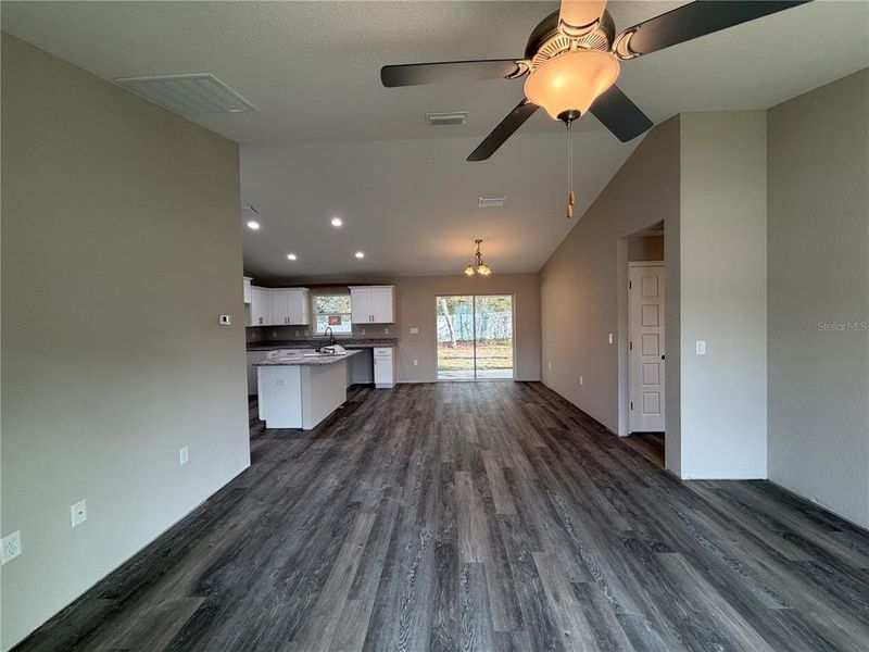 Spacious, unfurnished interior of a new home in , Citrus Springs (Image 11).