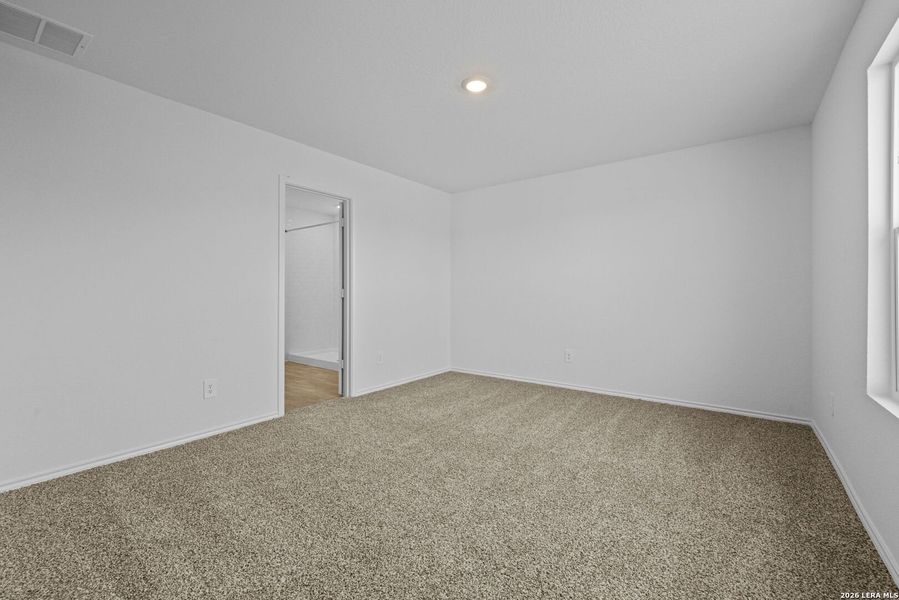 Spacious, unfurnished interior of a new home in Arroyo Ranch, Seguin (Image 13).