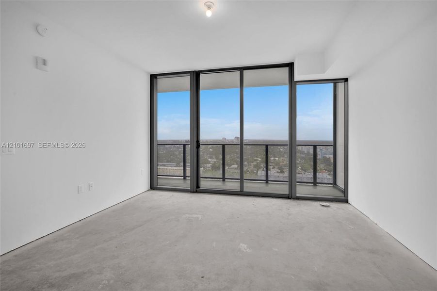 Spacious, unfurnished interior of a new home in , Hallandale Beach (Image 23).