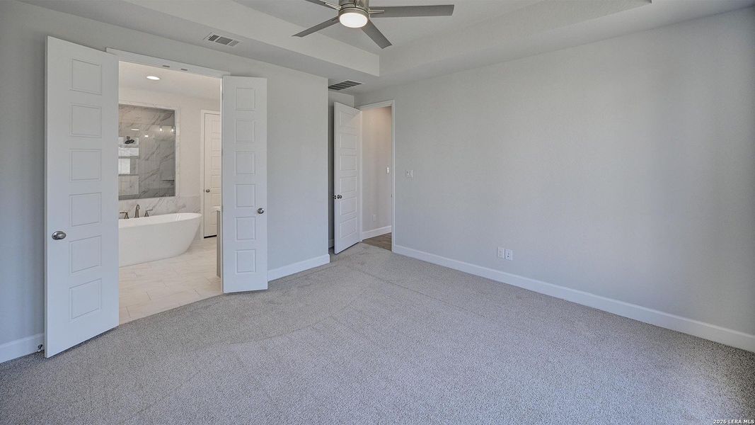 Spacious, unfurnished interior of a new home in Corley Farms, Boerne (Image 25).