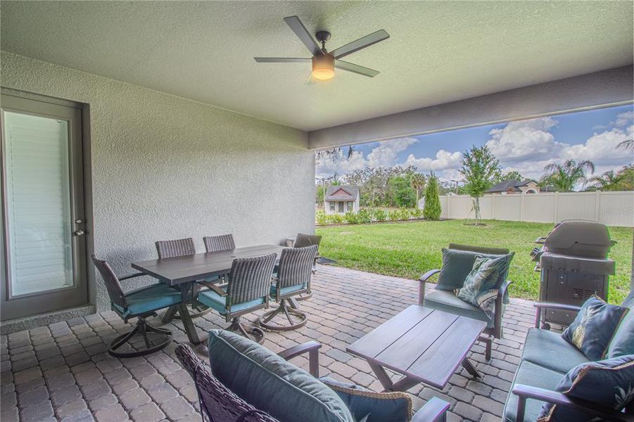 Exterior details and patio area of a home in Francisco Park, Oviedo (Image 28).