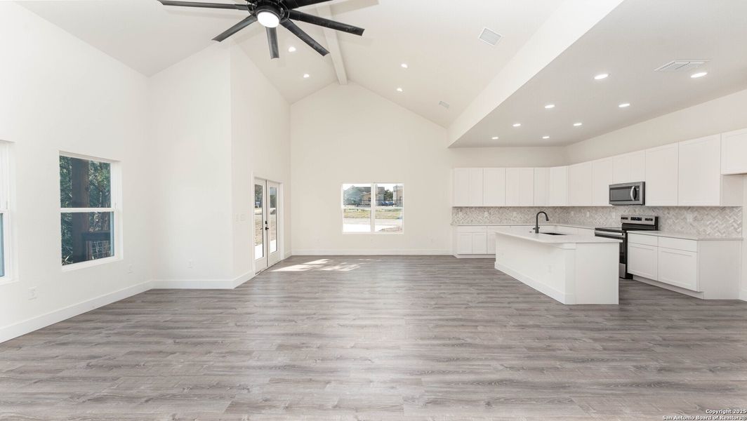 Spacious, unfurnished interior of a new home in , Canyon Lake (Image 16). Spacious, unfurnished interior of a new home in , Canyon Lake (Image 16).