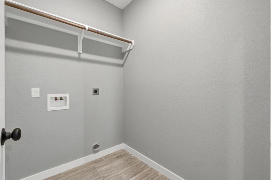 Spacious, unfurnished interior of a new home in , Willis (Image 33).