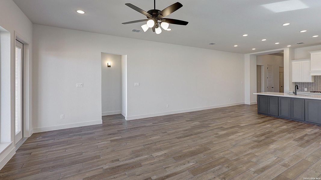 Spacious, unfurnished interior of a new home in Arcadia Ridge, San Antonio (Image 22). Spacious, unfurnished interior of a new home in Arcadia Ridge, San Antonio (Image 22).