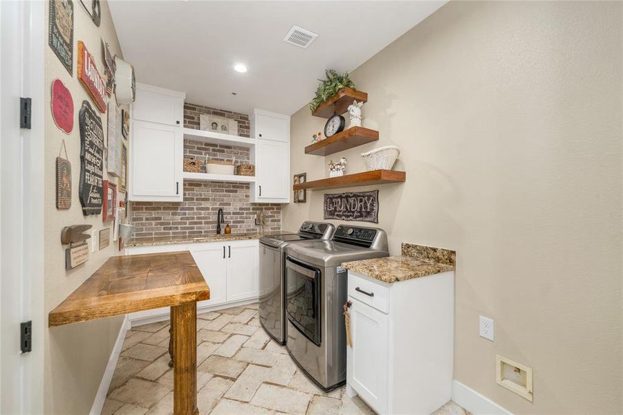 Furnished interior view inside a new home in , Quinlan (Image 8).