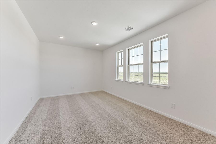 Spacious, unfurnished interior of a new home in River Ranch Meadows, Dayton (Image 33).